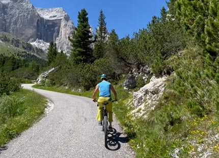 The cycle path of the Dolomites